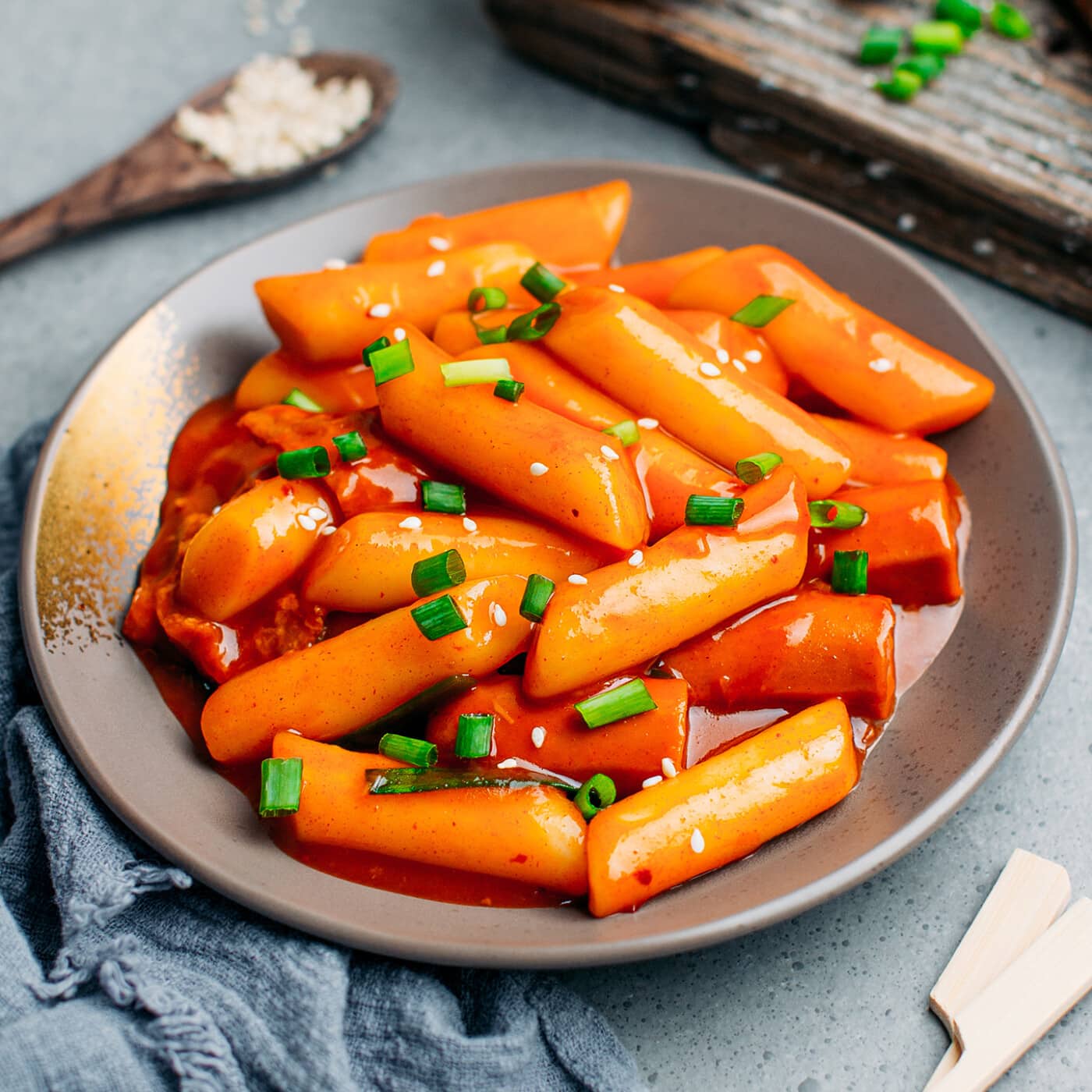 Easy Vegan Tteokbokki (Spicy Korean Rice Cakes)