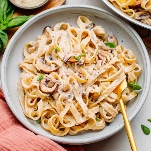 Easy Vegan Mushroom Pasta with Peppercorn Sauce